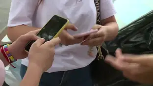 Niños con sus móviles Niños con sus móviles