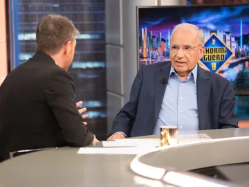 Alfonso Guerra critica las concentraciones frente a las sedes del PSOE: "Los escraches hacen todo el daño del mundo" Alfonso Guerra critica las concentraciones frente a las sedes del PSOE: "Los escraches hacen todo el daño del mundo"