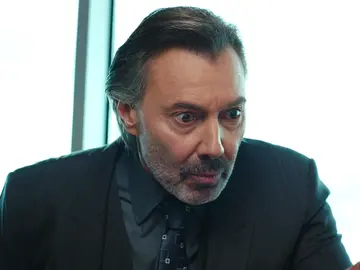 Nadir enloquece y amenaza a Ender: “Convencerás a Yildiz para que se case conmigo o las cosas se pondrán muy feas” Nadir enloquece y amenaza a Ender: “Convencerás a Yildiz para que se case conmigo o las cosas se pondrán muy feas”