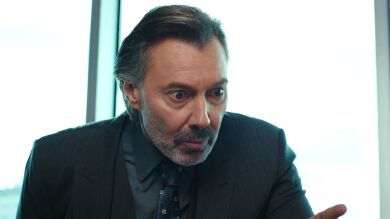 Nadir enloquece y amenaza a Ender: “Convencerás a Yildiz para que se case conmigo o las cosas se pondrán muy feas”