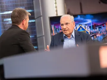 Alfonso Guerra, contundente sobre la alianza de Pedro Sánchez con Bildu: "Son mis enemigos" Alfonso Guerra, contundente sobre la alianza de Pedro Sánchez con Bildu: "Son mis enemigos"