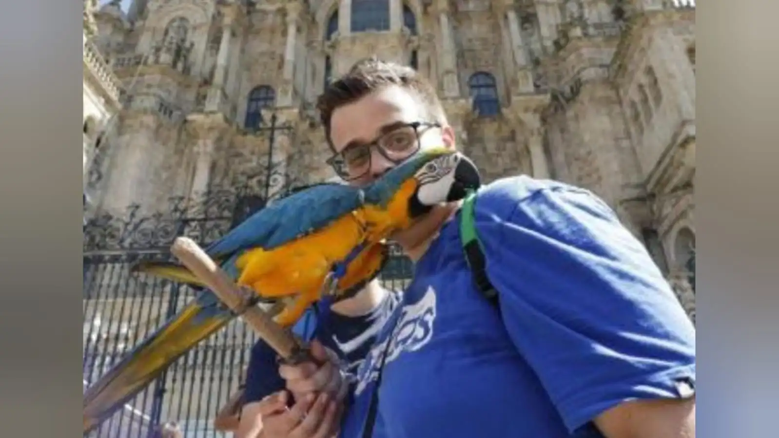Ismael y su loro, Julio Ismael y su loro, Julio