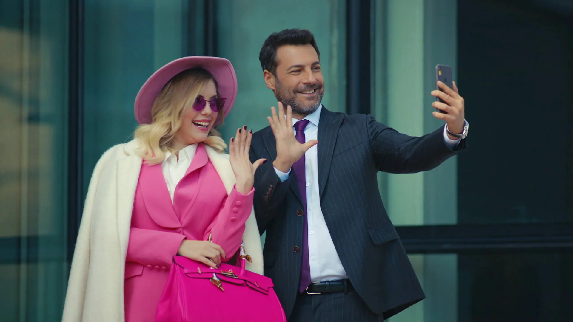 ¡Se han invertido las tornas! Yildiz firma un contrato millonario y Halit ve cómo su negocio se desploma ¡Se han invertido las tornas! Yildiz firma un contrato millonario y Halit ve cómo su negocio se desploma