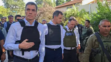 Pedro Sánchez y Alexander de Croo durante una visita guiada por militares israelíes
