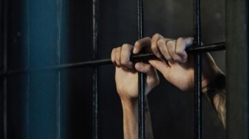 Encarcelado cumpliendo condena en prisión