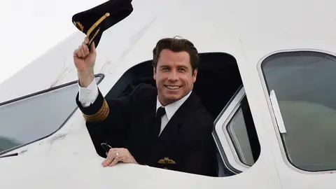 John Travolta a bordo de un avión John Travolta a bordo de un avión