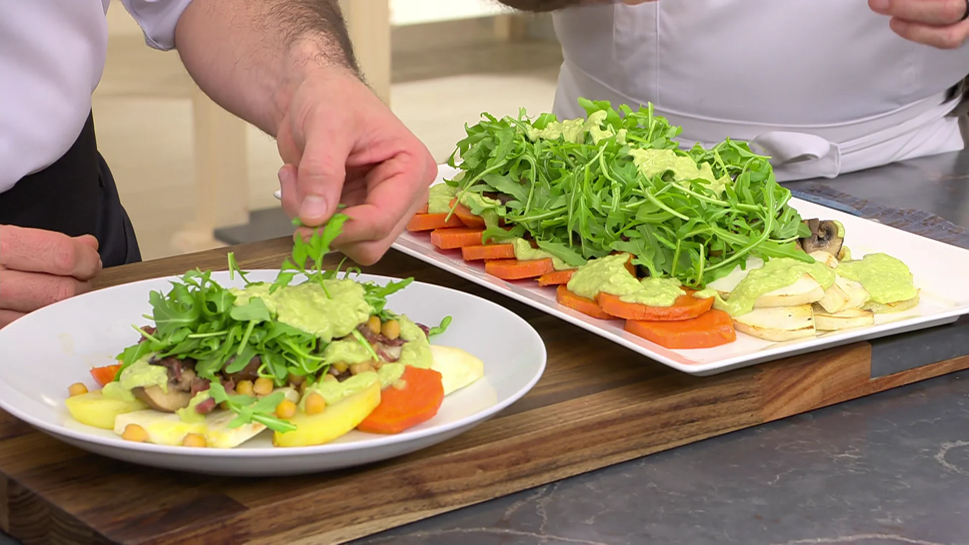 Argui&ntilde;ano: "Espectacular esta ensalada de tub&eacute;rculos, garbanzos y pato, de verdad"