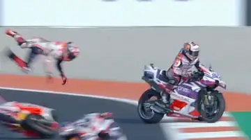 El toque entre Marc Márquez y Jorge Martín en el GP de Valencia