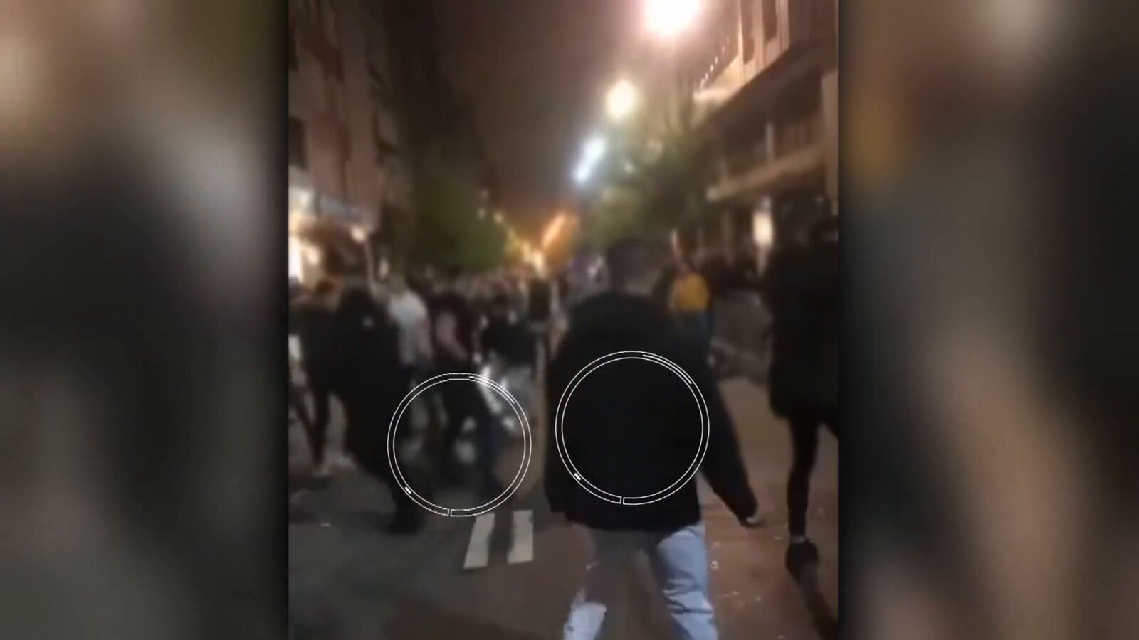 Los porteros de una discoteca de Bilbao golpean violentamente en la cabeza a un joven en el trascurso de una pelea