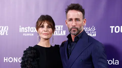 Álvaro Muñoz Escassi y María José Suárez posando ante los medios Álvaro Muñoz Escassi y María José Suárez posando ante los medios