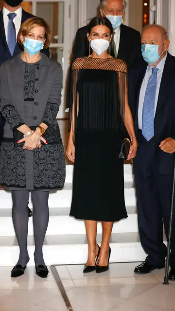 El vestido de flecos de la reina Letizia El vestido de flecos de la reina Letizia