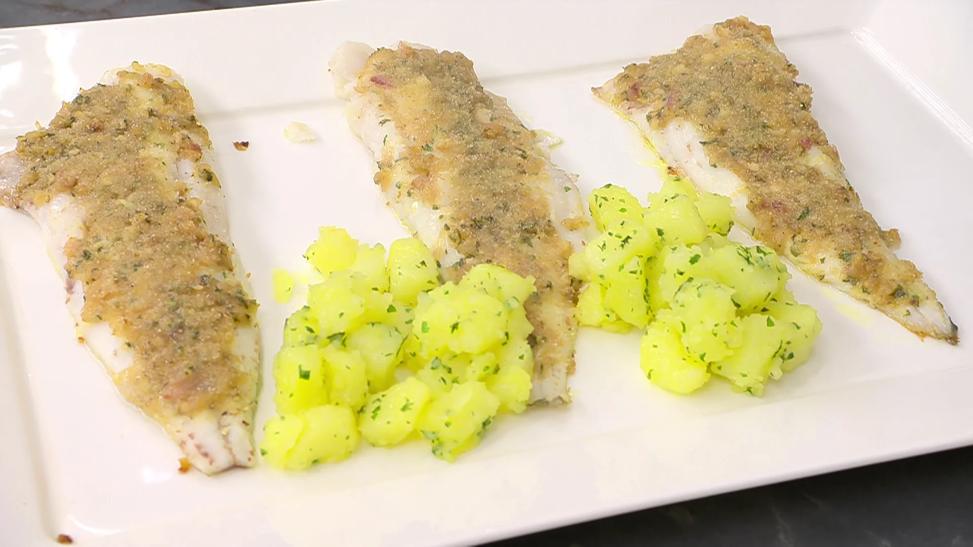 Una receta de restaurante de lujo en casa: pescadilla a la bordelesa de Argui&ntilde;ano