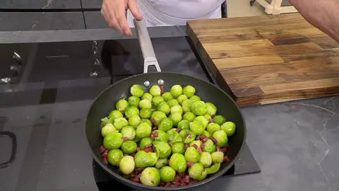 Rehoga en una sartén con un poco de aceite Rehoga en una sartén con un poco de aceite