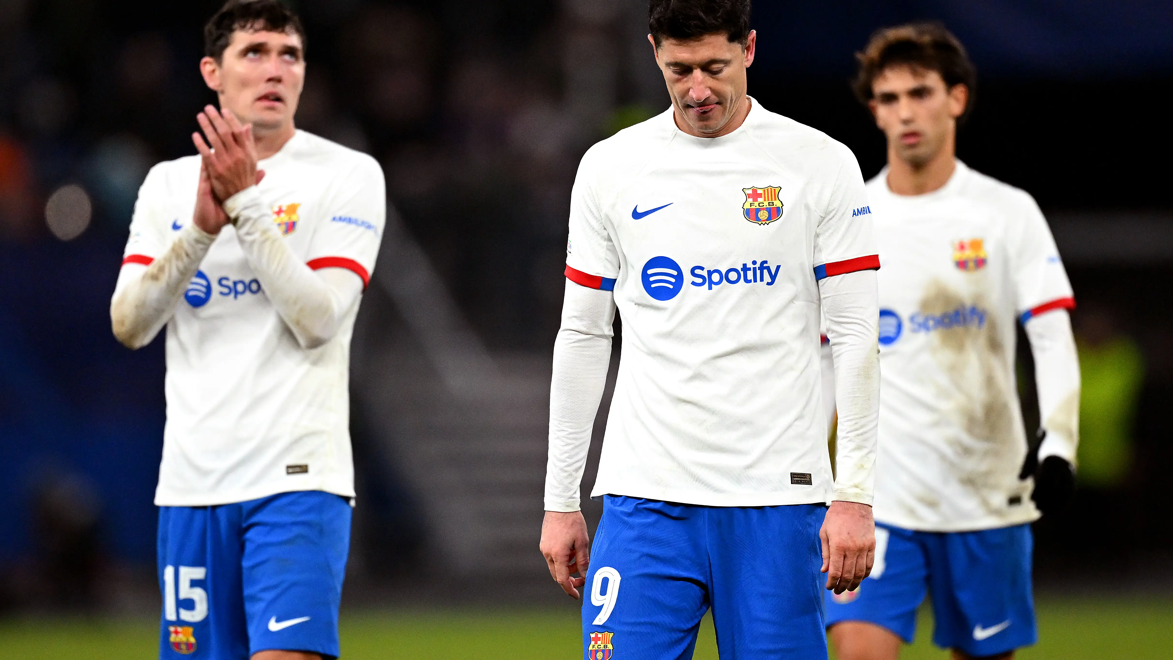 Lewandowski, Christensen y Joao Félix tras perder ante el Shakhtar (1-0) Lewandowski, Christensen y Joao Félix tras perder ante el Shakhtar (1-0)