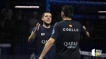 Agustín Tapia y Arturo Coello celebran un punto en el Skechers Mexico Padel Open