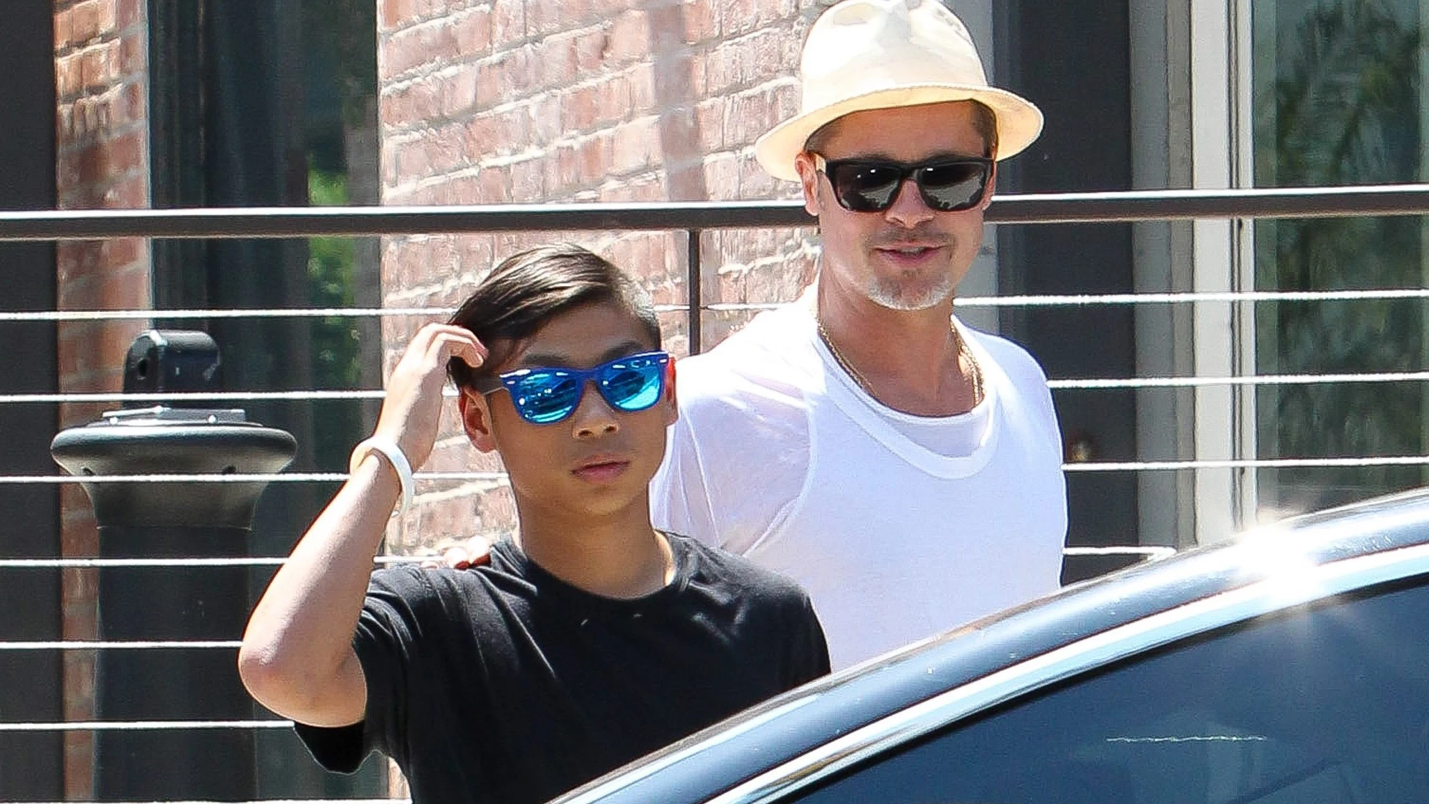 Brad Pitt y Pax Jolie-Pitt paseando por Los Angeles en 2016 Brad Pitt y Pax Jolie-Pitt paseando por Los Angeles en 2016