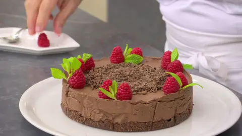 Tarta fría de chocolate: la receta más sencilla de Eva Arguiñano