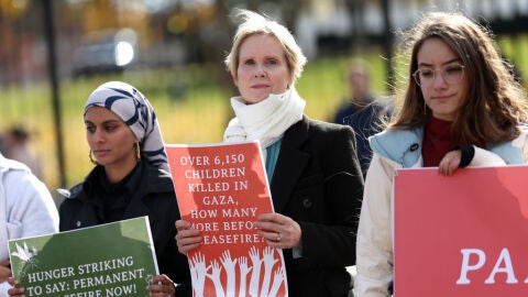 Cynthia Nixon en las protestas frente a la Casa Blanca