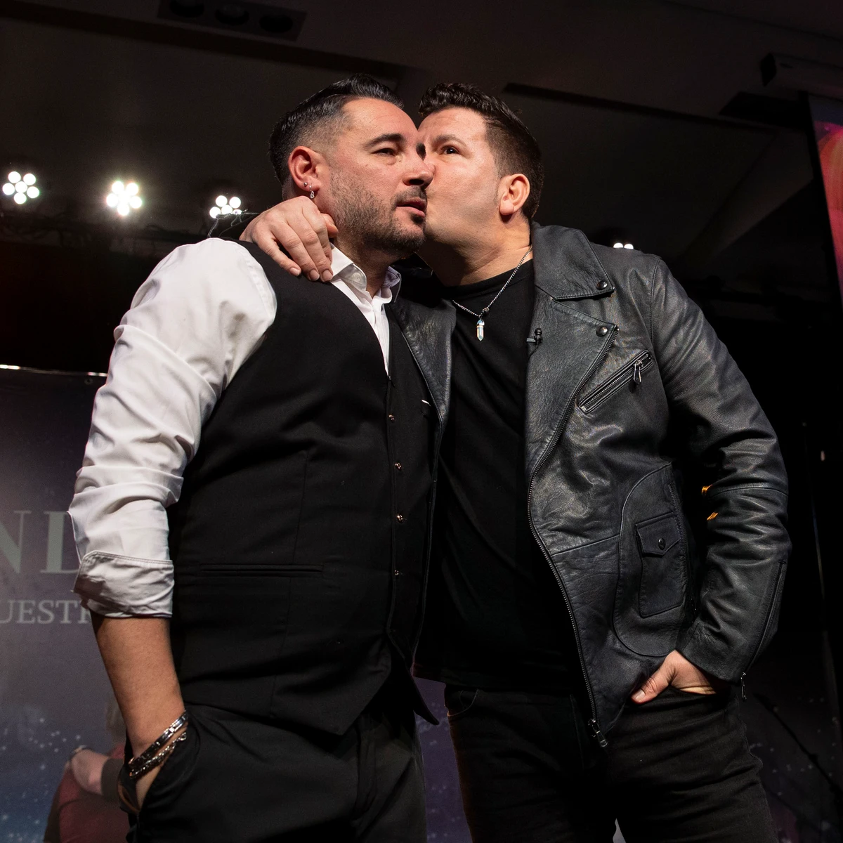 Andy y Lucas emocionan al padre de Marta del Castillo durante un concierto en Sevilla: "Fueron sus canciones favoritas"