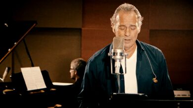 Escuchamos en primicia el nuevo villancico de Bertín Osborne, una canción muy especial para estas navidades