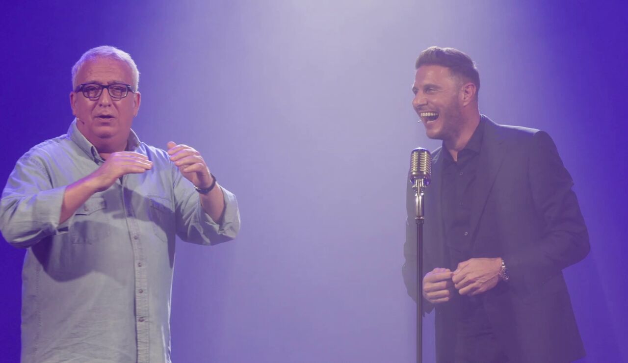 V&Iacute;DEO IN&Eacute;DITO: El hilarante chiste futbolero de Leo Harlem que se lleva la ovaci&oacute;n del p&uacute;blico