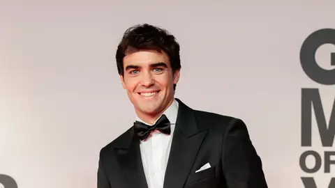 Álex Recort, posando ante los medios Álex Recort, posando ante los medios