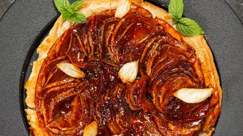 Tarta invertida de cebolla, pollo y queso Tarta invertida de cebolla, pollo y queso