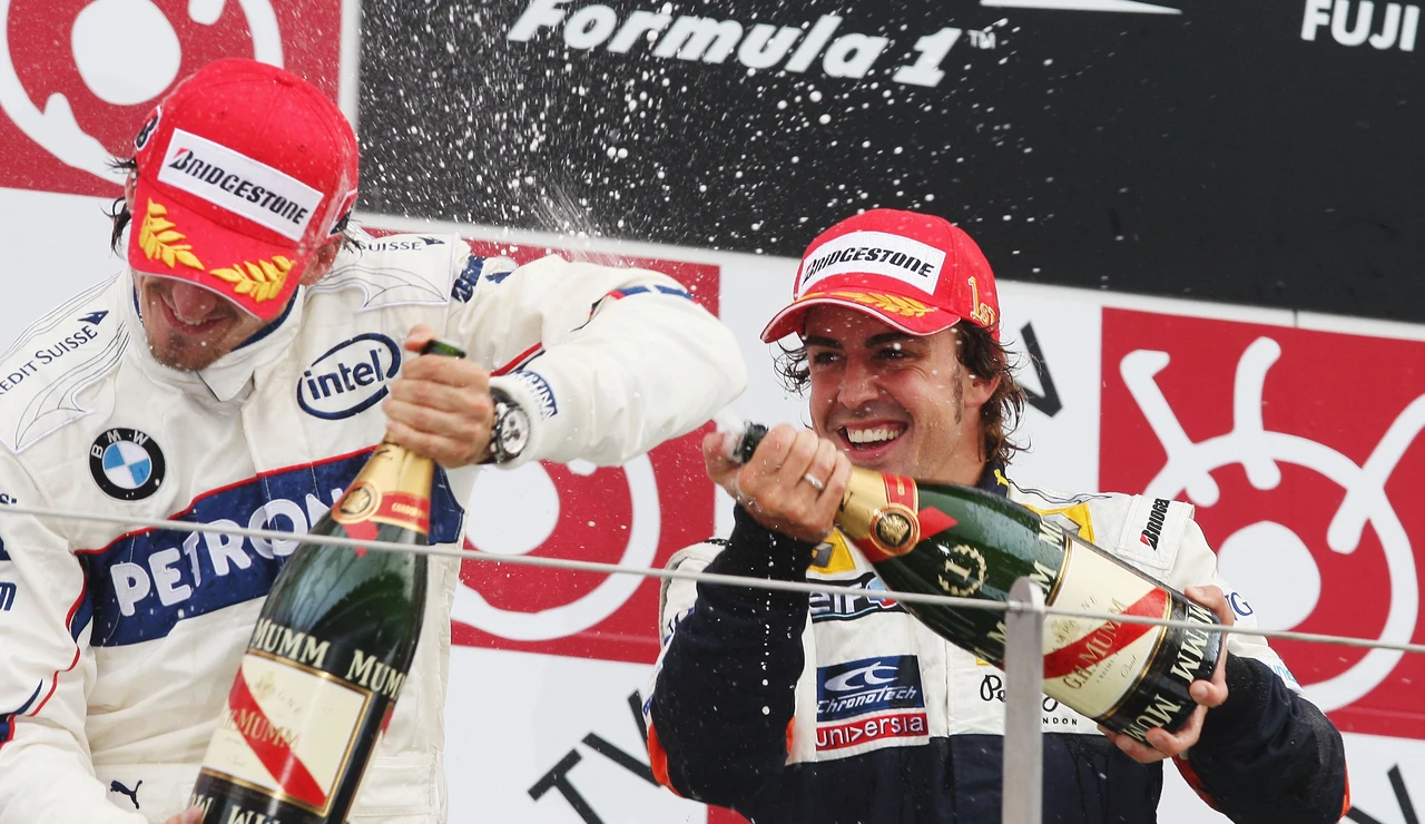 Fernando Alonso y Robert Kubica en el podio de Suzuka 2008