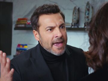 Kaya enloquece contra Şahika, mientras ella contin&uacute;a con el papel&oacute;n&hellip; &iquest;conseguir&aacute; que su hermano la crea? 