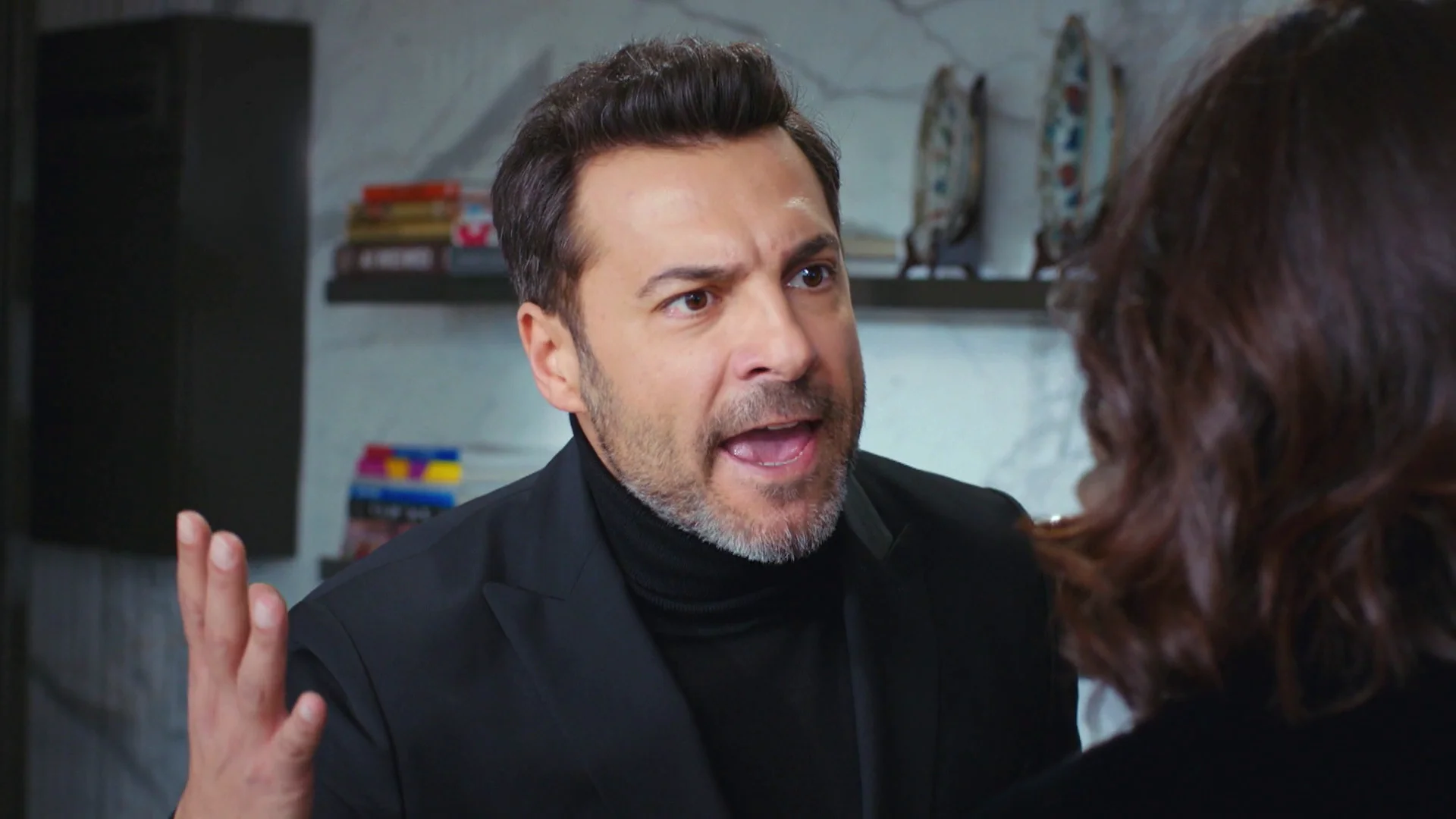 Kaya enloquece contra Şahika, mientras ella continúa con el papelón… ¿conseguirá que su hermano la crea? Kaya enloquece contra Şahika, mientras ella continúa con el papelón… ¿conseguirá que su hermano la crea?