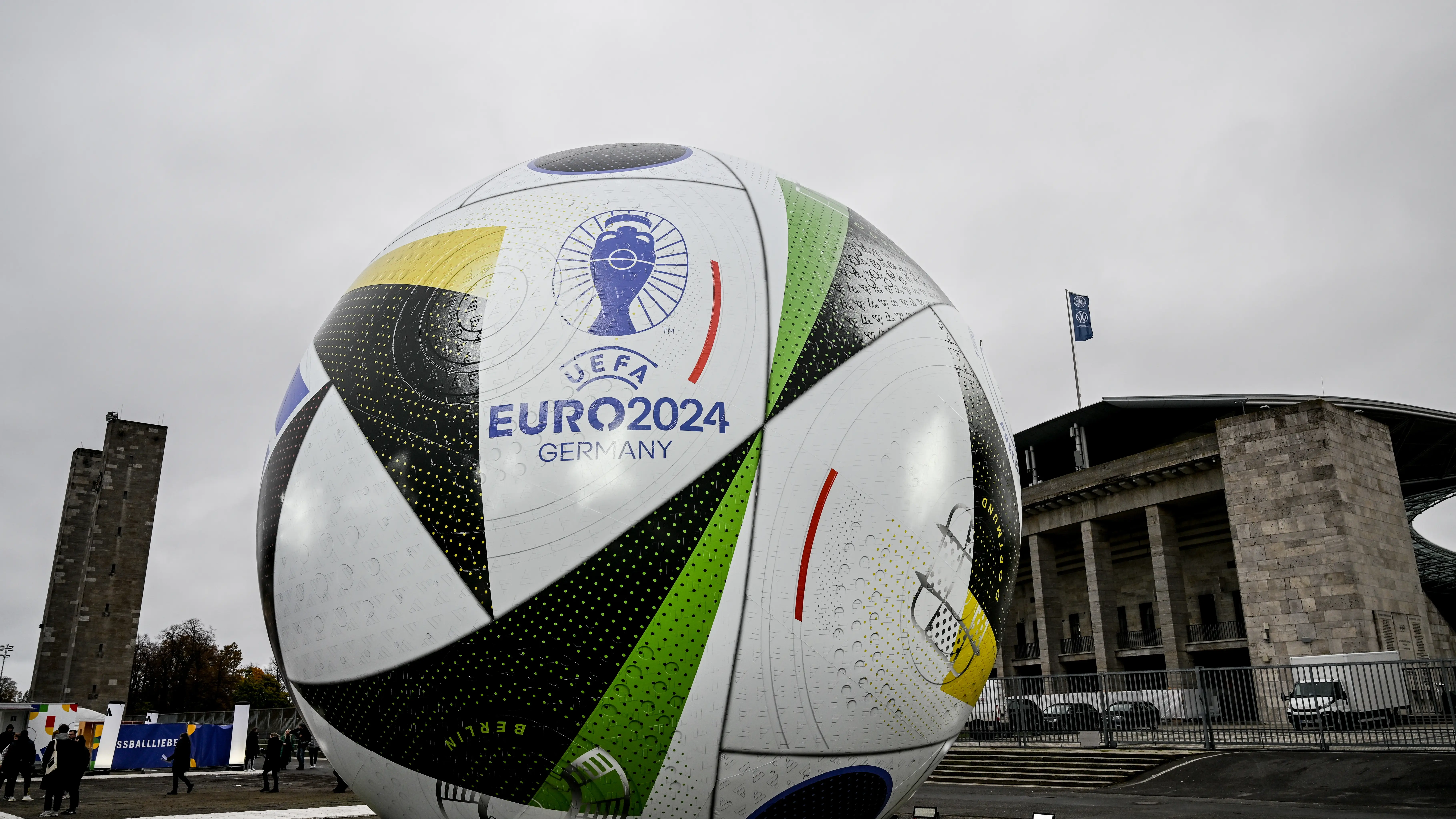 Imagen de un balón gigante publicitando la Eurocopa 2024 en Alemania Imagen de un balón gigante publicitando la Eurocopa 2024 en Alemania