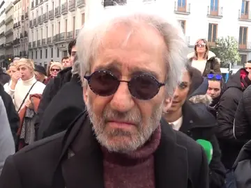 José Sacristán dando su último adiós a Concha Velasco José Sacristán dando su último adiós a Concha Velasco