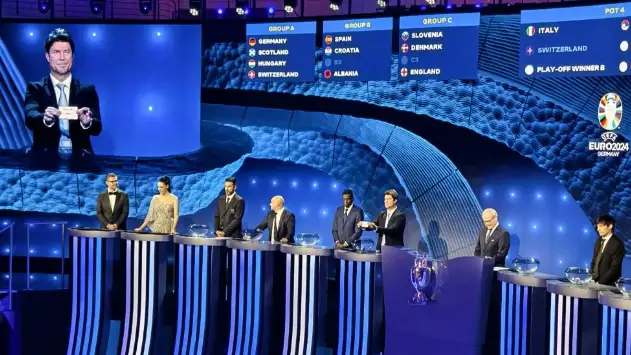 Imagen del sorteo de la Eurocopa 2024 en la Elbphilharmonie de Hamburgo Imagen del sorteo de la Eurocopa 2024 en la Elbphilharmonie de Hamburgo