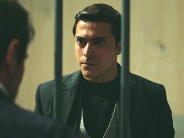 &Ouml;mer acaba confesando toda la verdad a Yekta y le amenaza