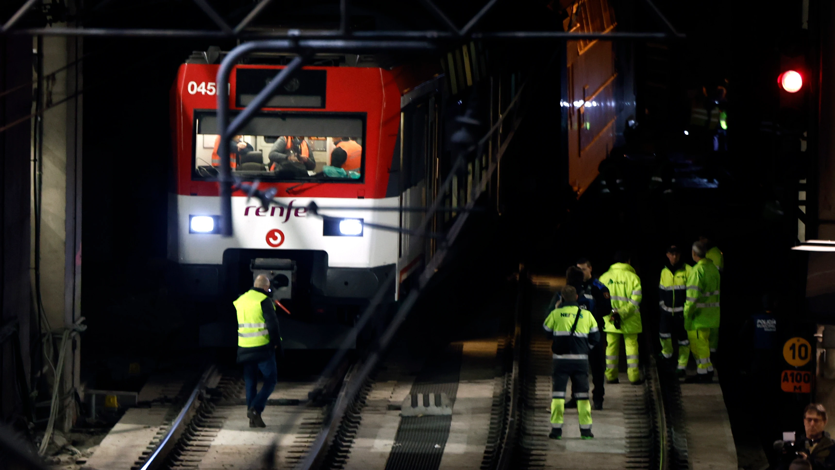 El tren de Cercanías que ha descarrilado en Atocha El tren de Cercanías que ha descarrilado en Atocha