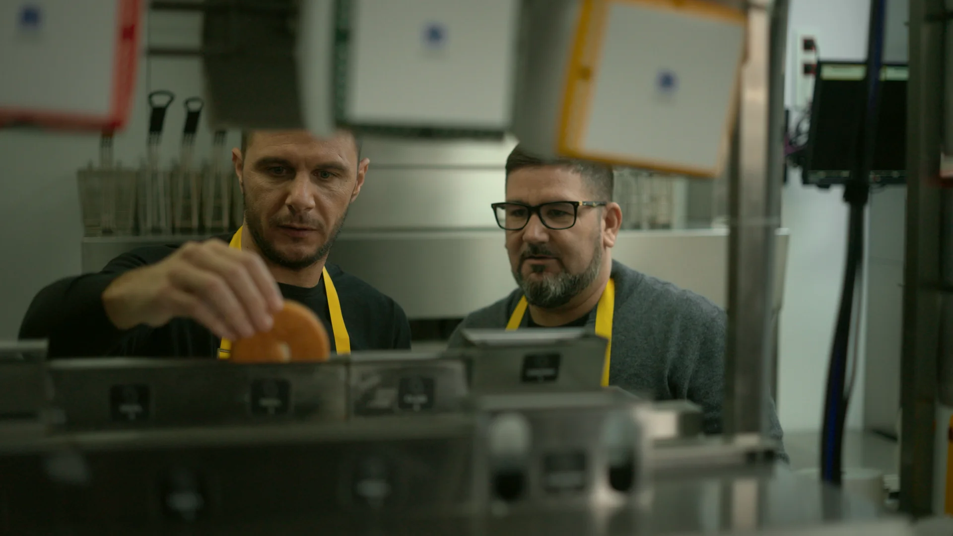 Joaqu&iacute;n y Dani Garc&iacute;a cocinan un Big Mac