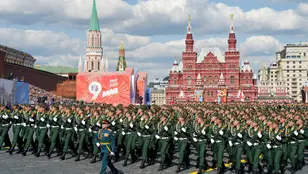 Soldados rusos en la Plaza Roja de Moscú