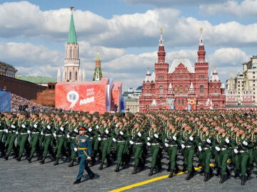 Soldados rusos en la Plaza Roja de Moscú