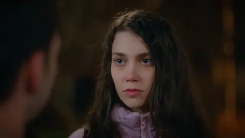 Así ha sido la accidentada y romántica declaración de amor de Afra a Oğulcan: “¿Quieres salir conmigo?” Así ha sido la accidentada y romántica declaración de amor de Afra a Oğulcan: “¿Quieres salir conmigo?”