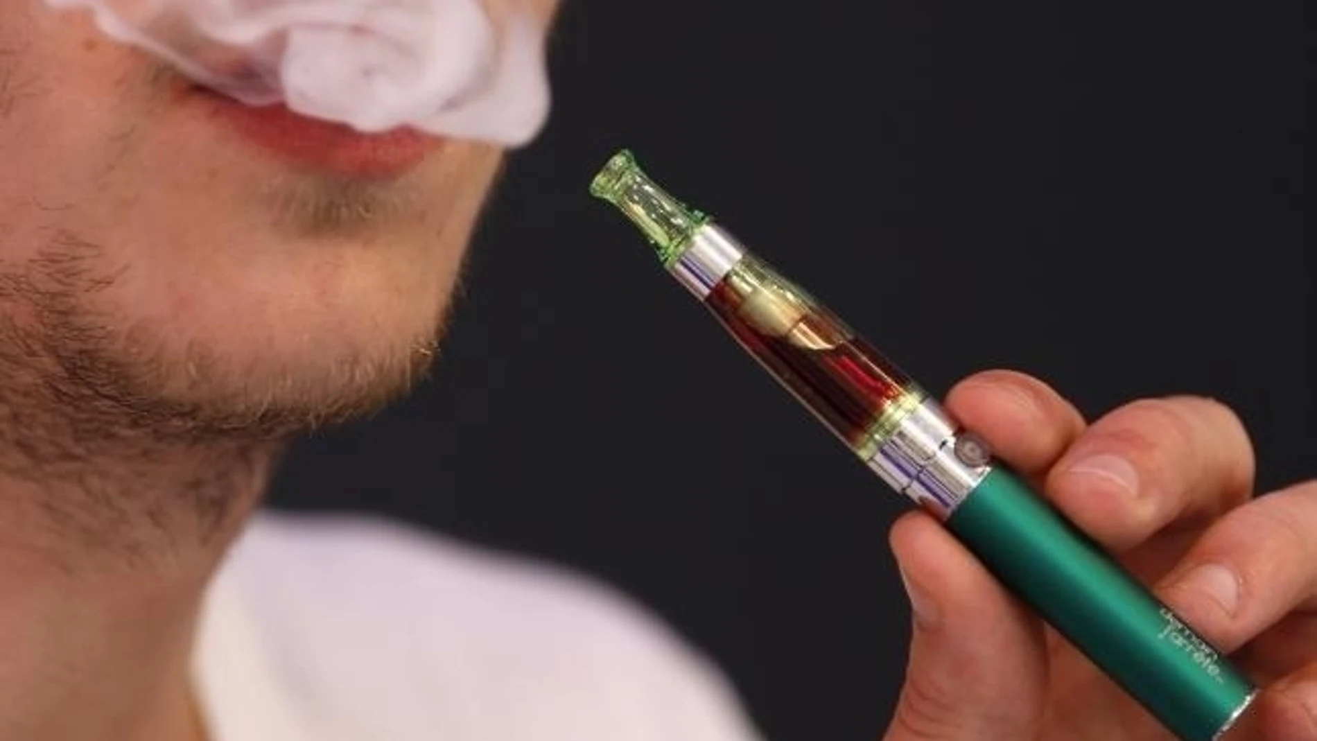 Francia aprueba por unanimidad prohibir la venta y fabricación de cigarrillos  electrónicos
