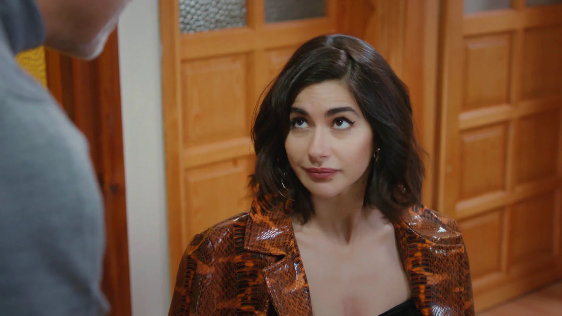 Şahika le ofrece a Halit volver al Holding&hellip; &iexcl;En calidad de su ayudante!