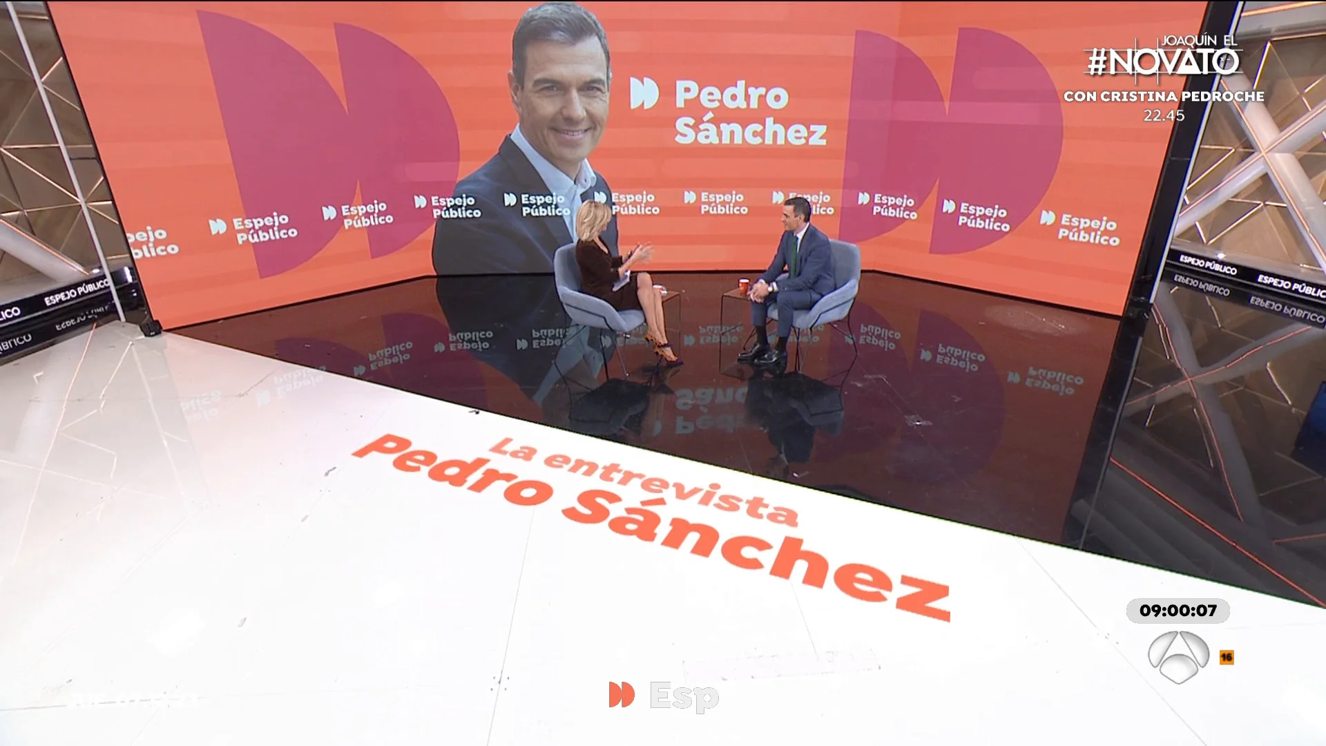 Pedro Sánchez comenta algunos pasajes de su último libro, 'Tierra firme' Pedro Sánchez comenta algunos pasajes de su último libro, 'Tierra firme'
