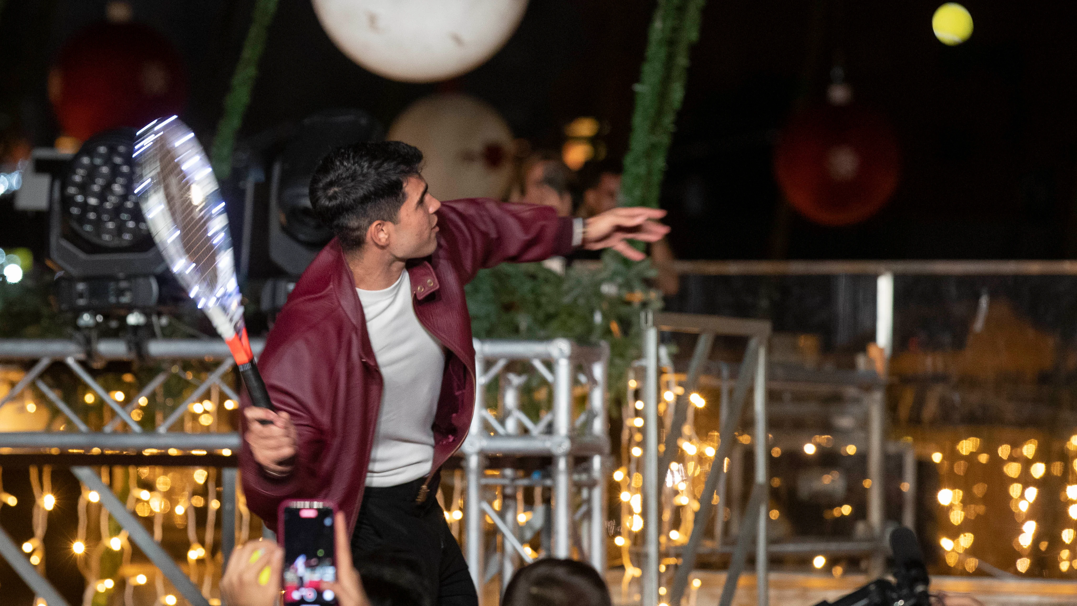 Carlos Alcaraz, en el momento de encender el árbol de Navidad en Murcia Carlos Alcaraz, en el momento de encender el árbol de Navidad en Murcia