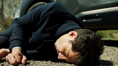 ¡Turgut Ali dispara a Ilgaz con una pistola!: “Tu vida por la de mi hija”