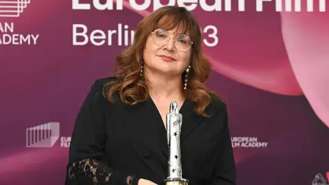 Isabel Coixet con su galardón en los Premios del Cine Europeo Isabel Coixet con su galardón en los Premios del Cine Europeo