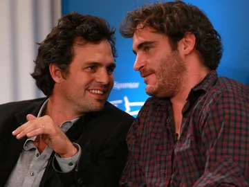 Mark Ruffalo y Joaquin Phoenix Mark Ruffalo y Joaquin Phoenix