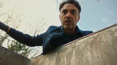 Eren se queda en shock tras descubrir a Ilgaz en un contenedor con una herida de bala