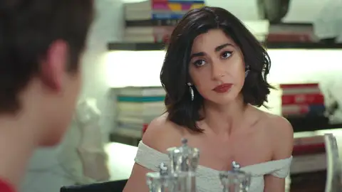 Şahika arruina la cena familiar comunicando que Halit es su nuevo ayudante: “Me ha suplicado trabajo” Şahika arruina la cena familiar comunicando que Halit es su nuevo ayudante: “Me ha suplicado trabajo”