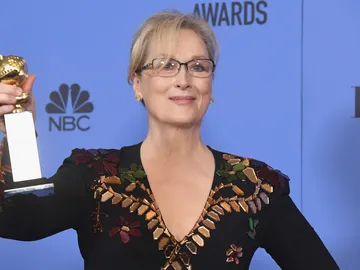 Meryl Streep tras recibir el Cecil B. DeMille en los Globos de Oro en 2017 Meryl Streep tras recibir el Cecil B. DeMille en los Globos de Oro en 2017