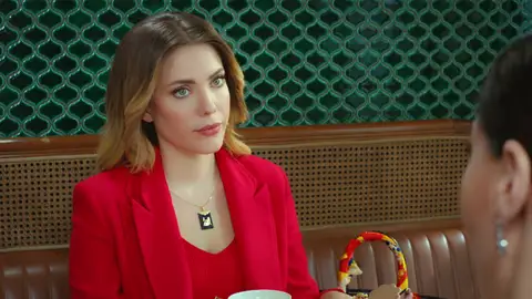 ¡Ender convence a Yildiz para que tenga una cita! ¿Encontrará la joven de nuevo el amor? ¡Ender convence a Yildiz para que tenga una cita! ¿Encontrará la joven de nuevo el amor?